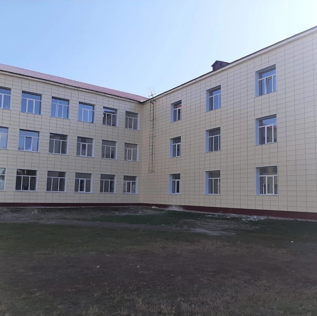 Сделали фасад для школы в Саракташе