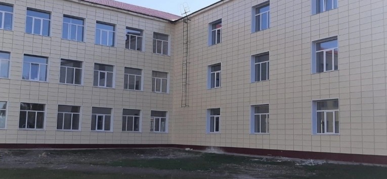 Сделали фасад для школы в Саракташе